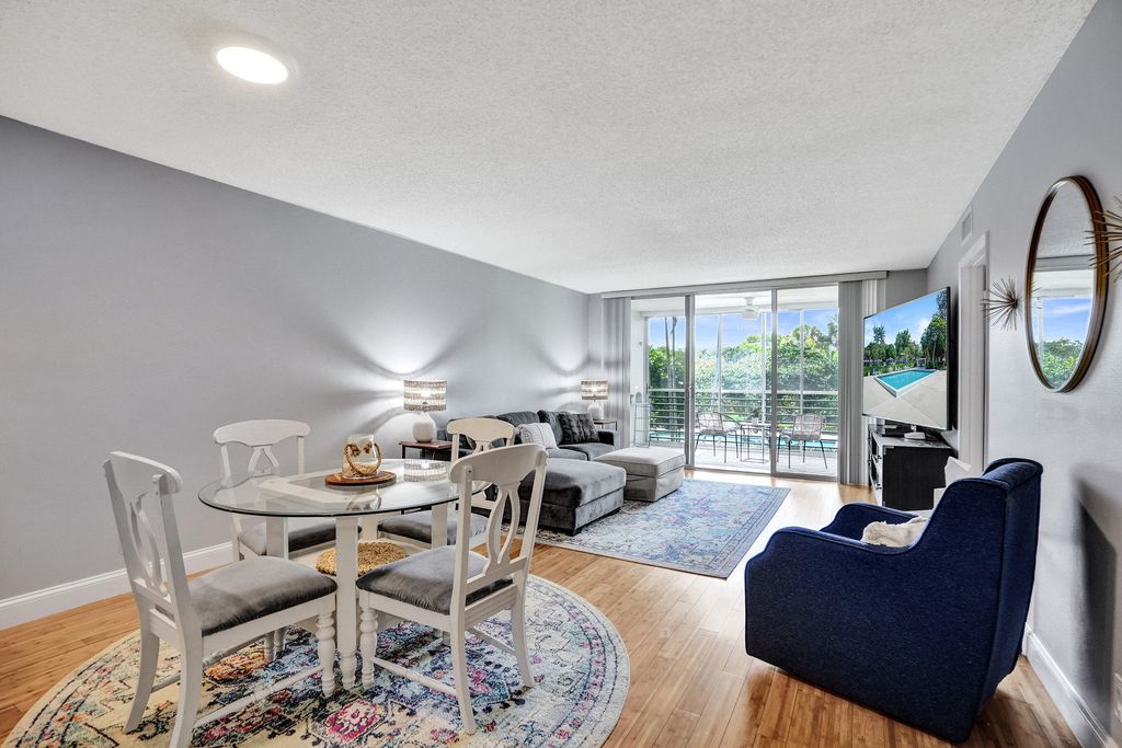 4200 Oaks Terrace 203, Pompano Beach, FL 33069