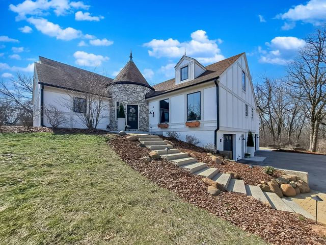 674 Plum Tree Road, Barrington Hills, IL 60010