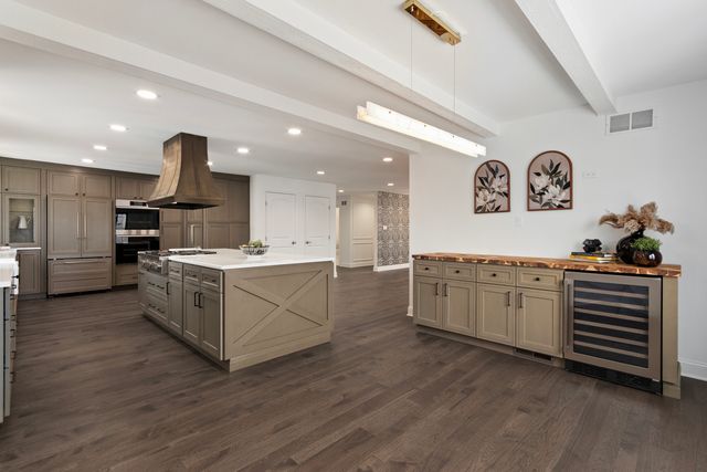 674 Plum Tree Road, Barrington Hills, IL 60010