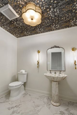 674 Plum Tree Road, Barrington Hills, IL 60010