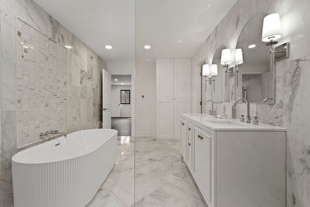 674 Plum Tree Road, Barrington Hills, IL 60010