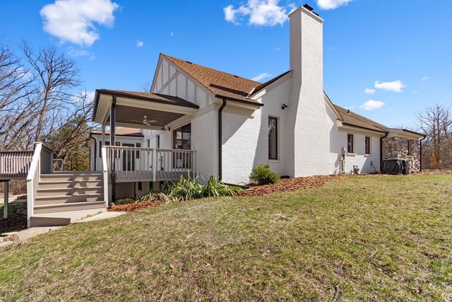 674 Plum Tree Road, Barrington Hills, IL 60010