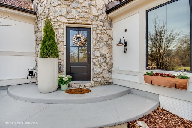 674 Plum Tree Road, Barrington Hills, IL 60010