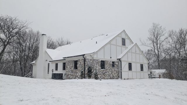 674 Plum Tree Road, Barrington Hills, IL 60010