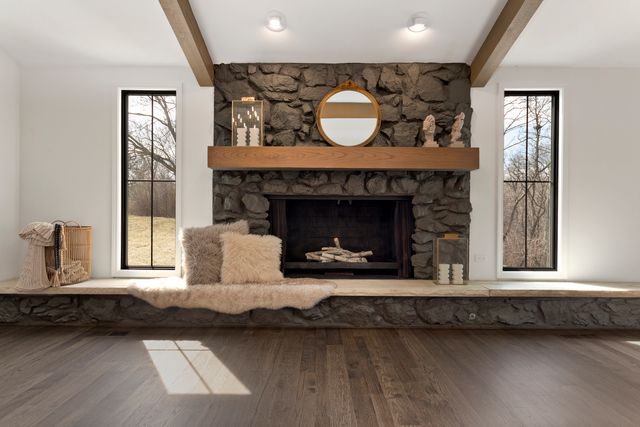 674 Plum Tree Road, Barrington Hills, IL 60010