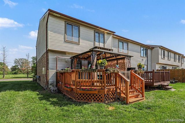17010 Kingsbrooke Drive, Clinton Township, MI 48038