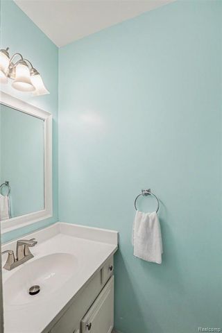17010 Kingsbrooke Drive, Clinton Township, MI 48038