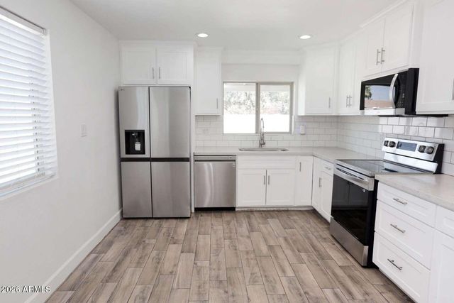 2528 W SWEETWATER Avenue, Phoenix, AZ 85029