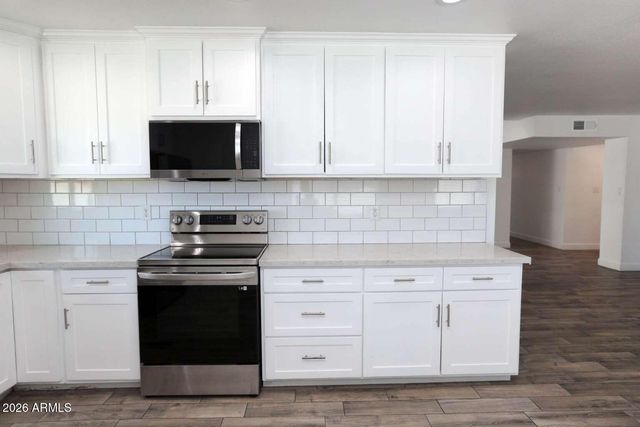 2528 W SWEETWATER Avenue, Phoenix, AZ 85029