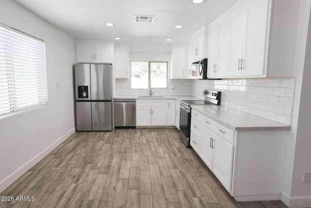 2528 W SWEETWATER Avenue, Phoenix, AZ 85029