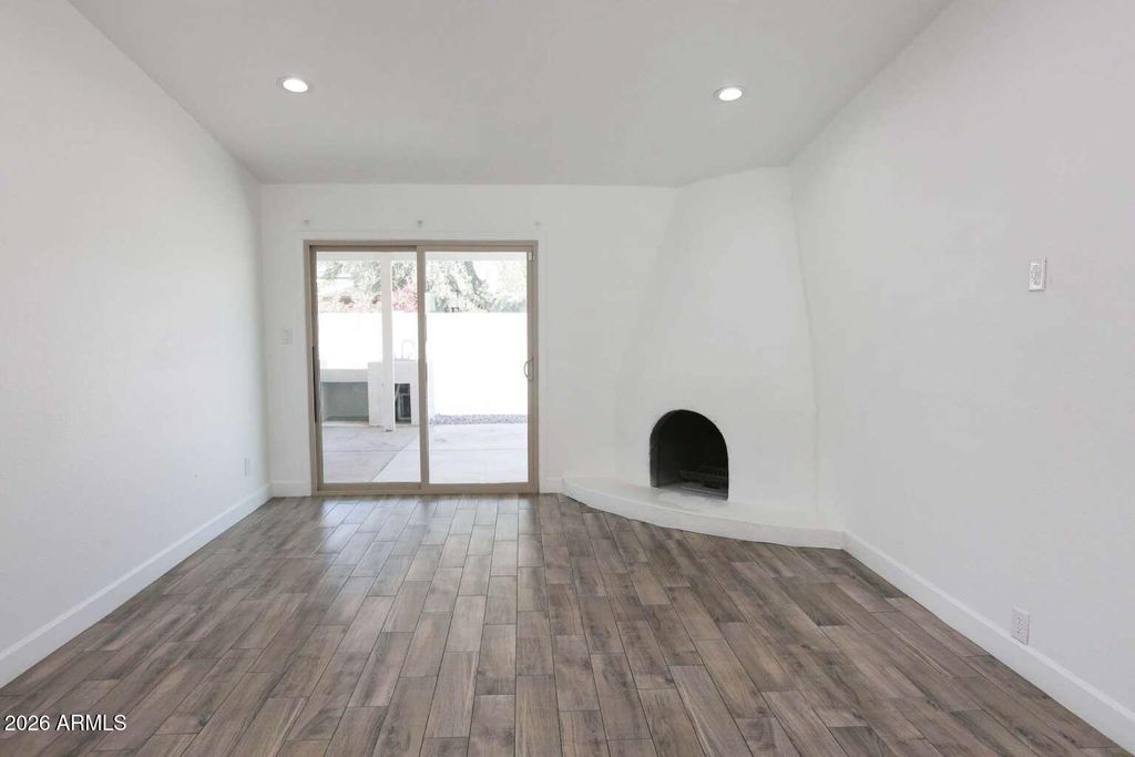 Image 16 of property listing at 2528 W SWEETWATER Avenue, Phoenix, AZ 85029