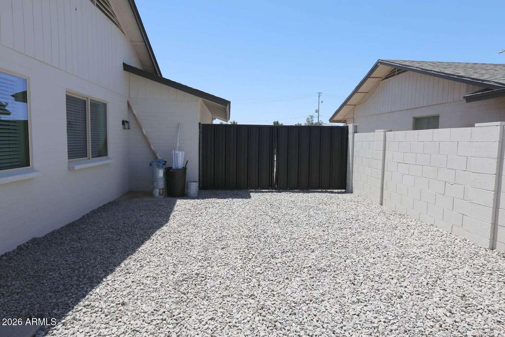 Image 31 of property listing at 2528 W SWEETWATER Avenue, Phoenix, AZ 85029
