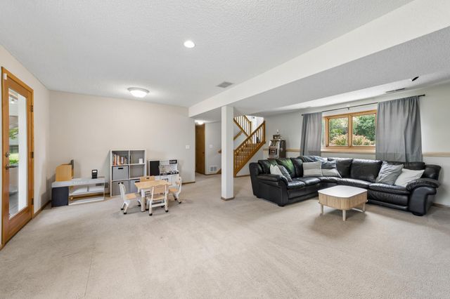 6015 Creek Ridge Court, Minnetonka, MN 55345