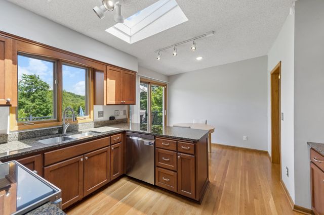 6015 Creek Ridge Court, Minnetonka, MN 55345