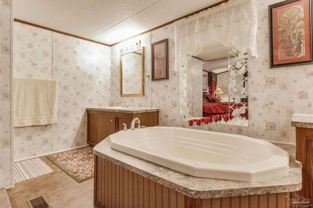 205 Bridge City Dr, Pensacola, FL 32506