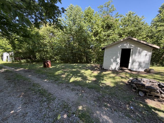 2 Wilma Ln, Chestnut Mound, TN 38552