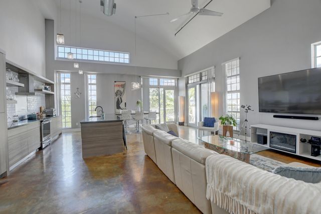 185 NE 4th Avenue 301, Delray Beach, FL 33483