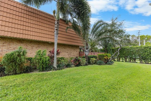 2971 SW 11th Pl, Deerfield Beach, FL 33442