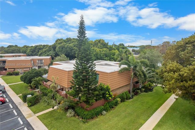 2971 SW 11th Pl, Deerfield Beach, FL 33442