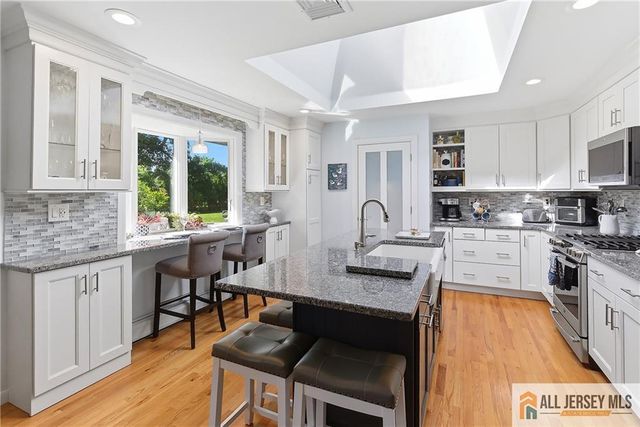 708 Sunbrite Lane, Piscataway, NJ 08854