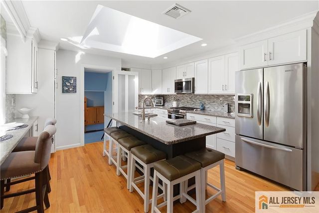 708 Sunbrite Lane, Piscataway, NJ 08854