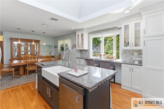 708 Sunbrite Lane, Piscataway, NJ 08854