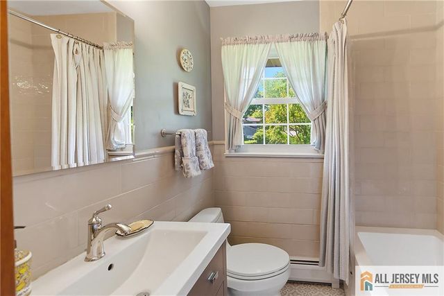 708 Sunbrite Lane, Piscataway, NJ 08854