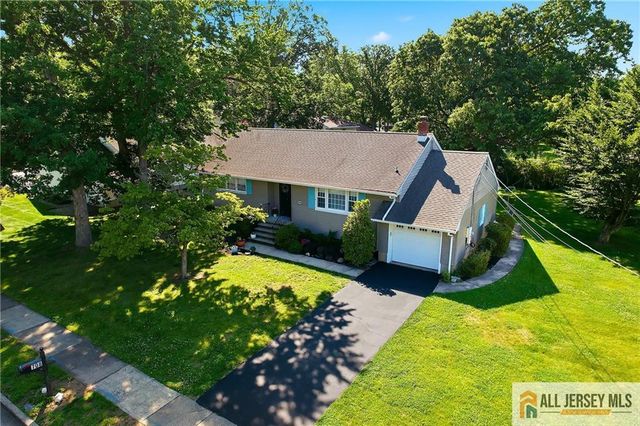 708 Sunbrite Lane, Piscataway, NJ 08854