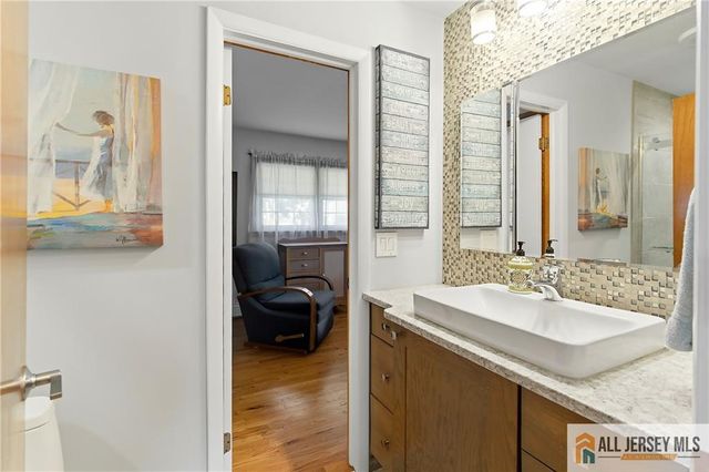 708 Sunbrite Lane, Piscataway, NJ 08854