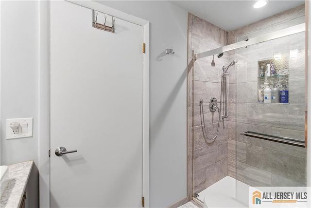 708 Sunbrite Lane, Piscataway, NJ 08854