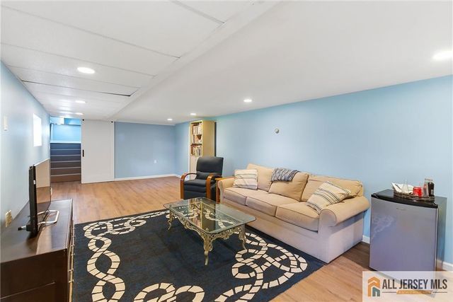 708 Sunbrite Lane, Piscataway, NJ 08854