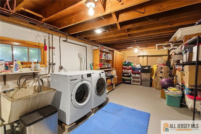 708 Sunbrite Lane, Piscataway, NJ 08854