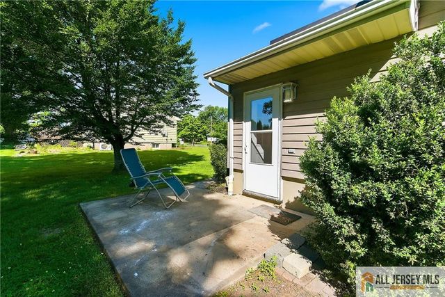 708 Sunbrite Lane, Piscataway, NJ 08854