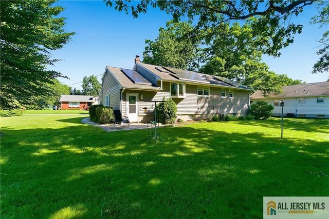 708 Sunbrite Lane, Piscataway, NJ 08854