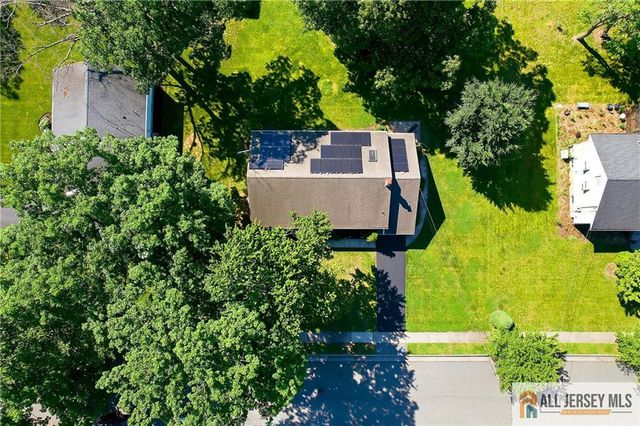 708 Sunbrite Lane, Piscataway, NJ 08854