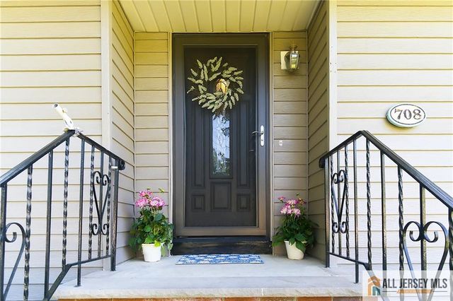 708 Sunbrite Lane, Piscataway, NJ 08854