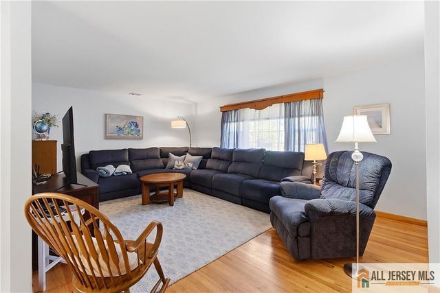 708 Sunbrite Lane, Piscataway, NJ 08854