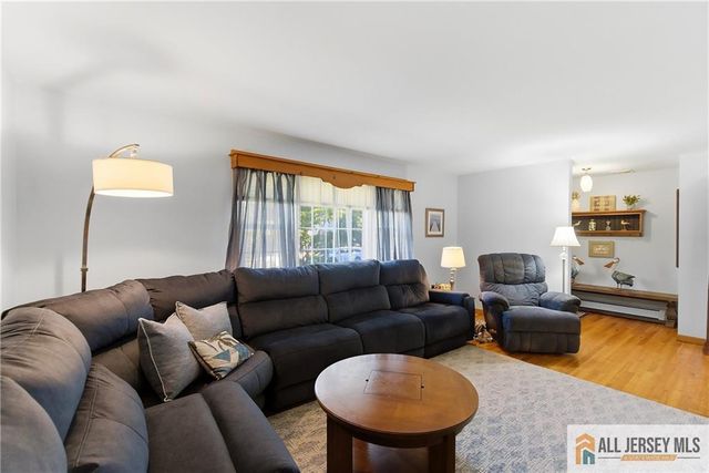 708 Sunbrite Lane, Piscataway, NJ 08854