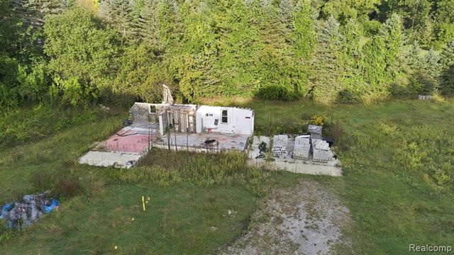 700 W Maple Road, Milford, MI 48381