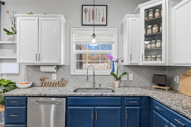 3474 River Farm Drive, Kernersville, NC 27284