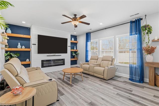 3474 River Farm Drive, Kernersville, NC 27284