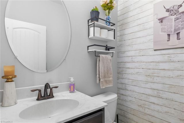 3474 River Farm Drive, Kernersville, NC 27284