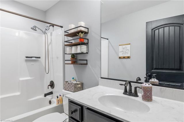 3474 River Farm Drive, Kernersville, NC 27284