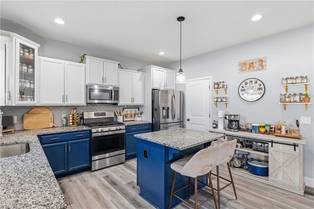 3474 River Farm Drive, Kernersville, NC 27284