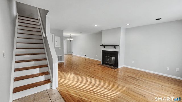 1 Horizon Drive APT 2, Norwalk, CT 06854