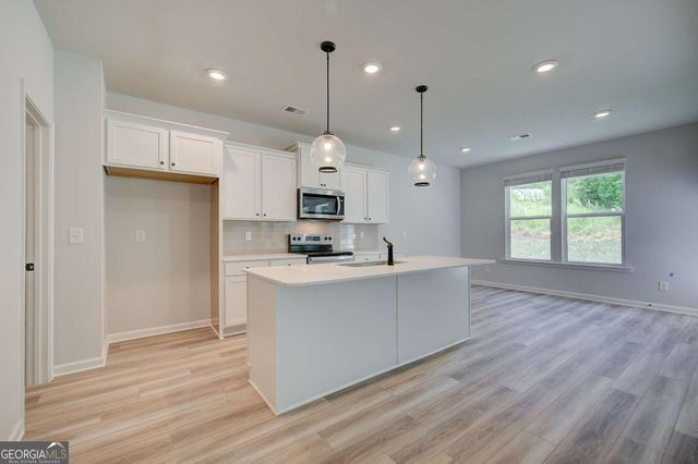 225 St Annes Place, Covington, GA 30016