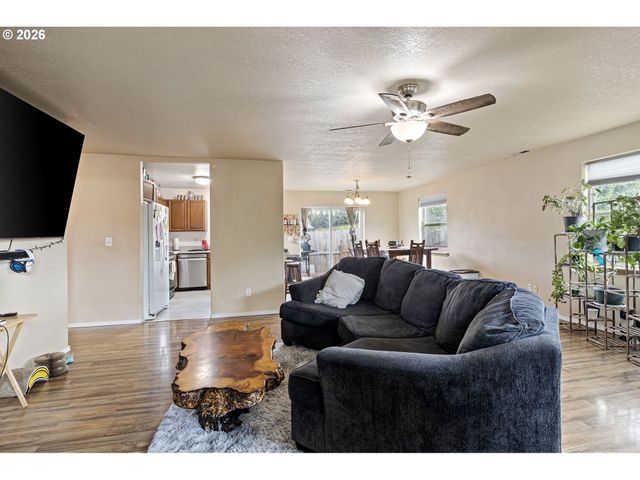 144 BUNTING Ct, Roseburg, OR 97471