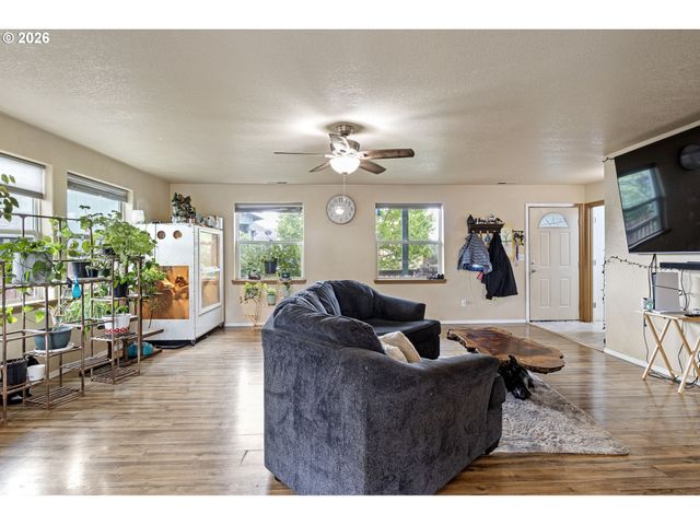 144 BUNTING Ct, Roseburg, OR 97471