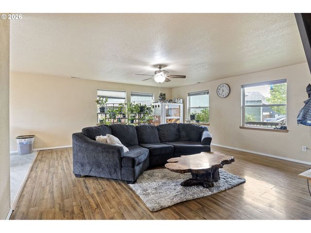 144 BUNTING Ct, Roseburg, OR 97471