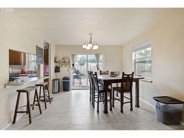 144 BUNTING Ct, Roseburg, OR 97471